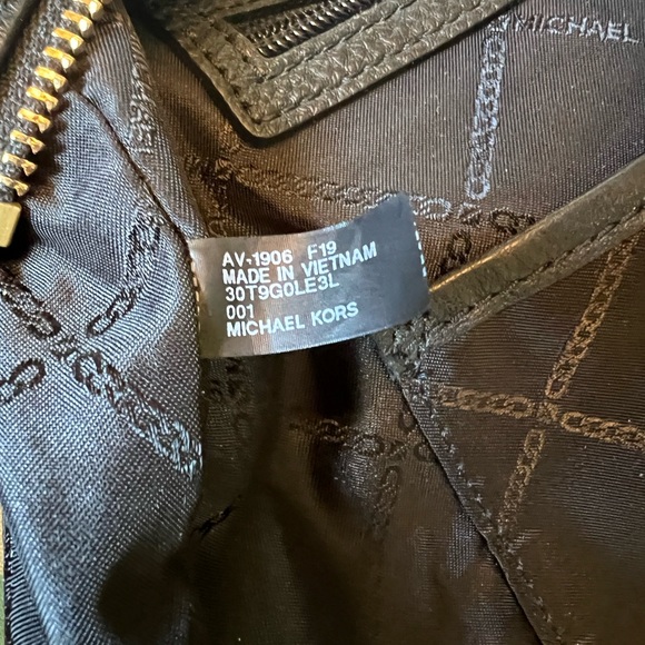 Michael Kors Lillie large Logo Shoulder Bag - Picture 4 of 5